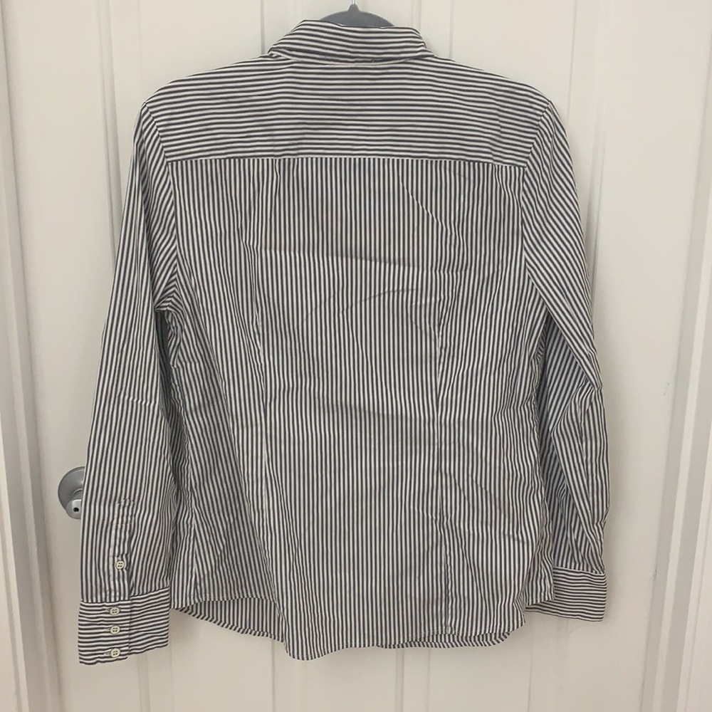 Button down - Picture 3 of 3